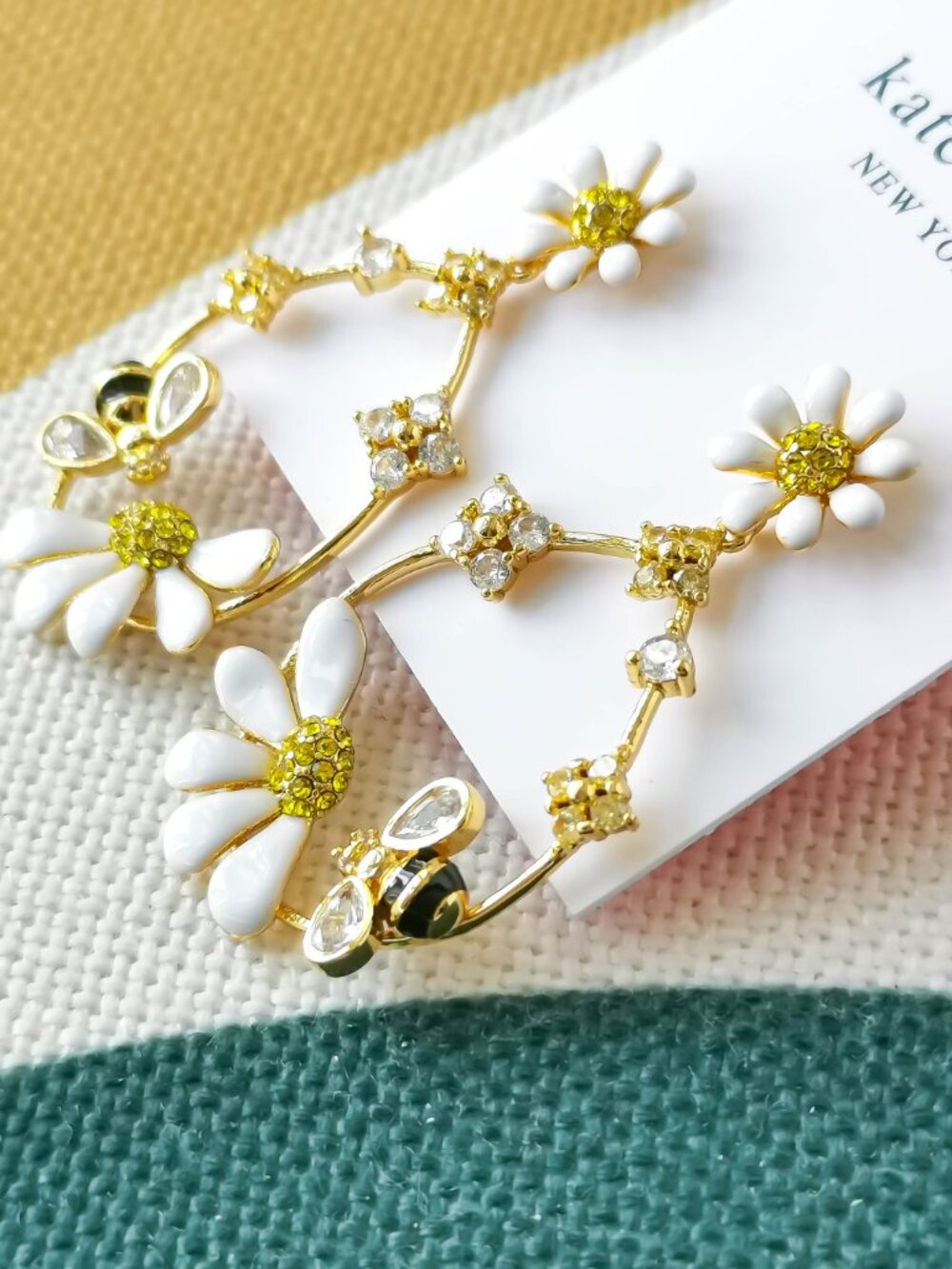 Kate Spade dazzling daisies hoops Earrings NEW - Picture 2 of 3